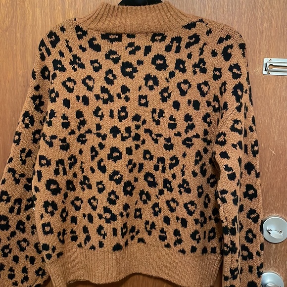 NWT Old Navy Cheetah Print Sweater - Picture 9 of 9